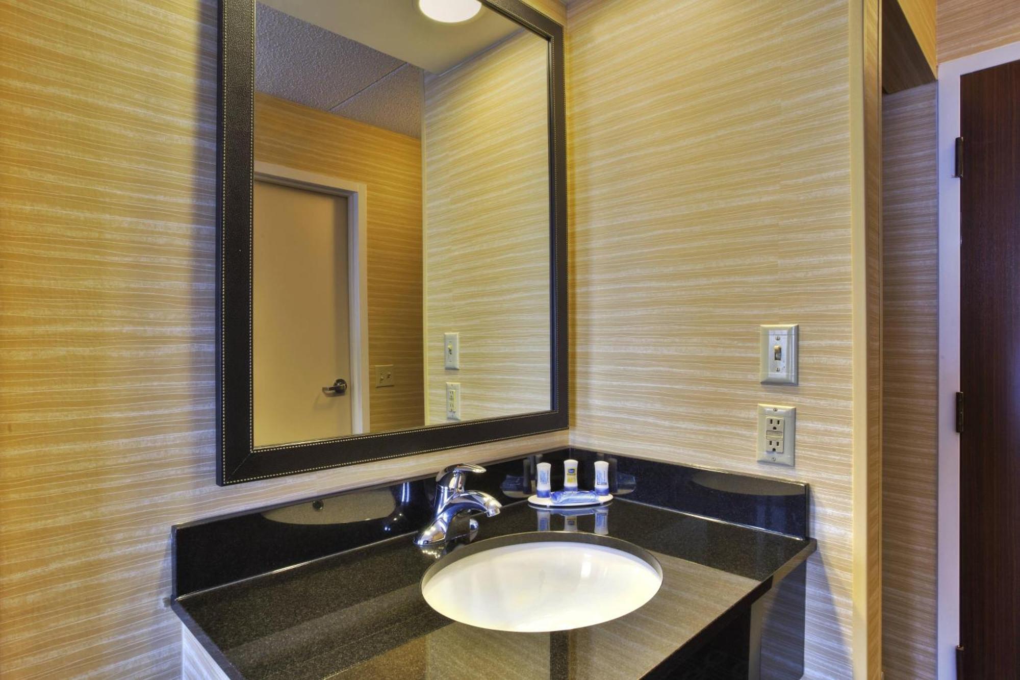 Fairfield Inn Энн-Арбор Экстерьер фото